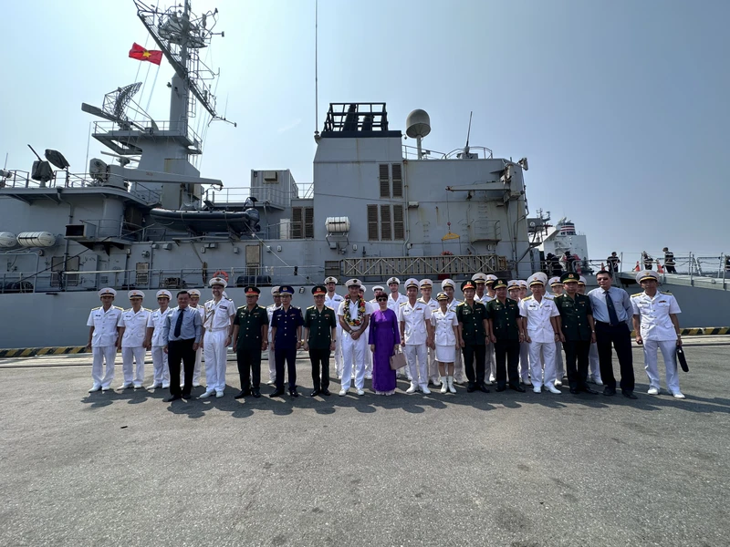 Lễ đón tàu được tổ chức trang trọng tại cầu cảng Tiên Sa, Đà Nẵng.