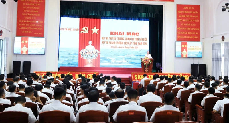 Quang cảnh buổi khai mạc Hội thi của Vùng 3 Hải quân.