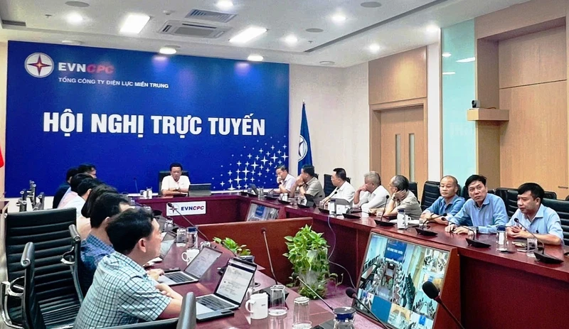 EVNCPC cử 273 kỹ sư, công nhân Điện lực Miền Trung tham gia khắc phục sự cố lưới điện ở miền bắc.