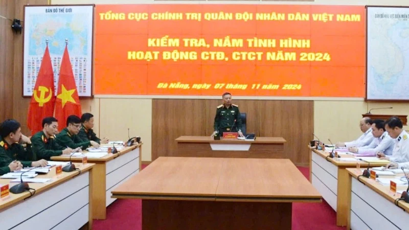 Trung tướng Lê Quang Minh, Phó Chủ nhiệm Tổng cục Chính trị QĐND Việt Nam phát biểu tại buổi kiểm tra.