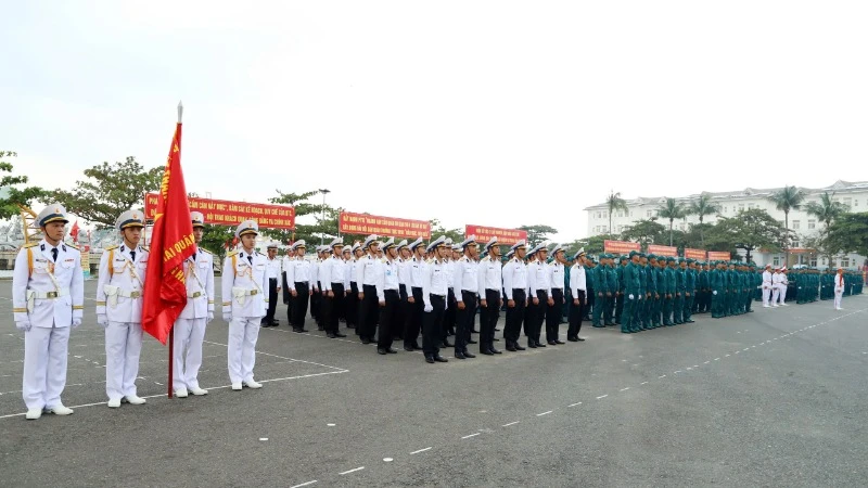 Quang cảnh lễ khai mạc hội thi tàu tốt, hội thao huấn luyện tàu Hải đội Dân quân thường trực.