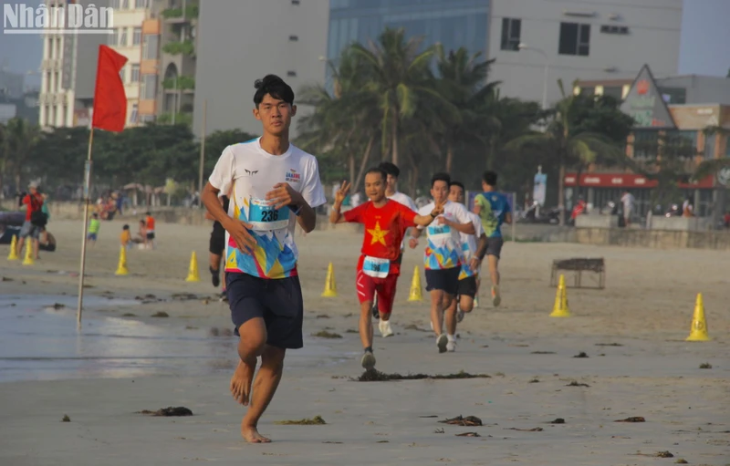 Sôi động Lễ hội thể thao biển Đà Nẵng 2023 - Danang Color Race 2023.