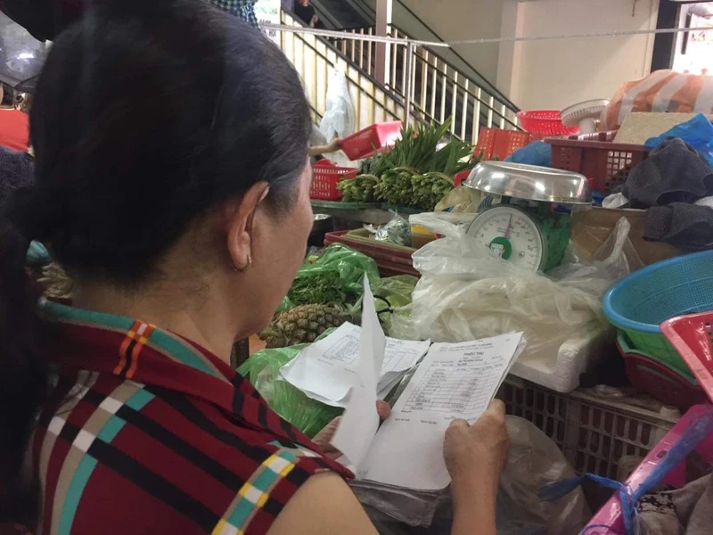 Nhiều hộ kinh doanh tại chợ Siêu thị Đà Nẵng đang gặp rất nhiều khó khăn vì mức giá thuê mặt bằng quá cao. (Ảnh: ANH ĐÀO)