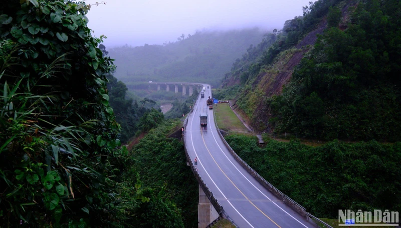 Cơ quan chức năng nhận định, tuyến đường cao tốc La Sơn-Túy Loan hiện có nhiều bất cập, tiềm ẩn nguy cơ mất an toàn giao thông.