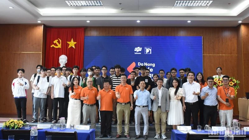 Chương trình Kick Off Giải đấu lập trình DaNang Code League 2024 sáng 6/5. Ảnh: ANH ĐÀO