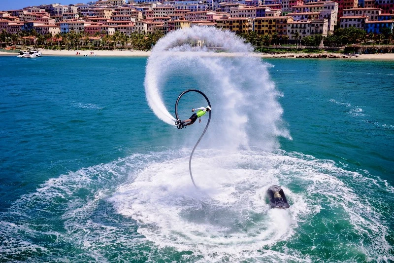 Trình diễn nghệ thuật thể thao Jetski & Flyboards trong đêm khai mạc DIFF 2024. (Ảnh: Ban tổ chức cung cấp)