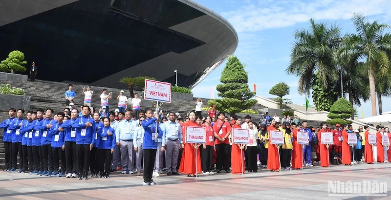 Lễ thượng cờ Đại hội Thể thao học sinh Đông Nam Á diễn ra sáng ngày 1/6 tại Cung Thể thao Tiên Sơn, Đà Nẵng. (Ảnh: ANH ĐÀO)