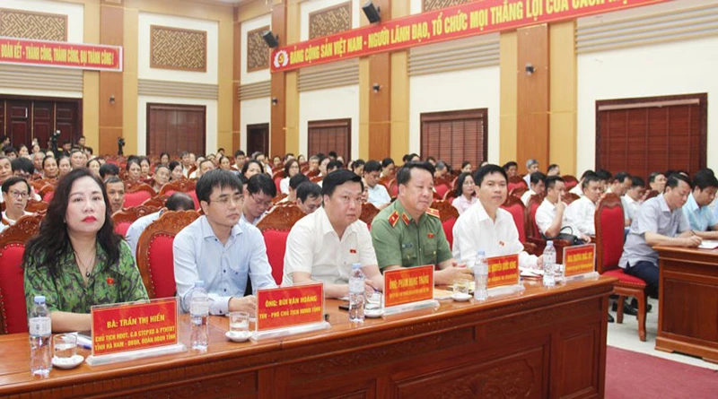 Đoàn Đại biểu Quốc hội tỉnh Hà Nam tiếp xúc cử tri trước kỳ họp.