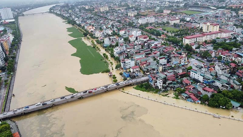 Lũ trên sông Đáy đoạn qua thành phố Phủ Lý, tỉnh Hà Nam đã vượt báo động 3 là 4,93m tại Phủ Lý.