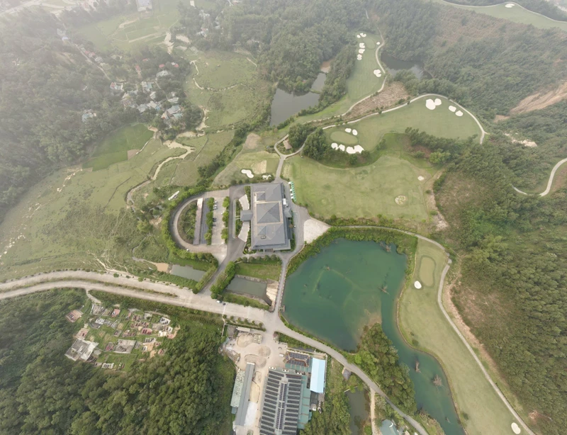 Sân Golf Hill Top Hòa Bình.