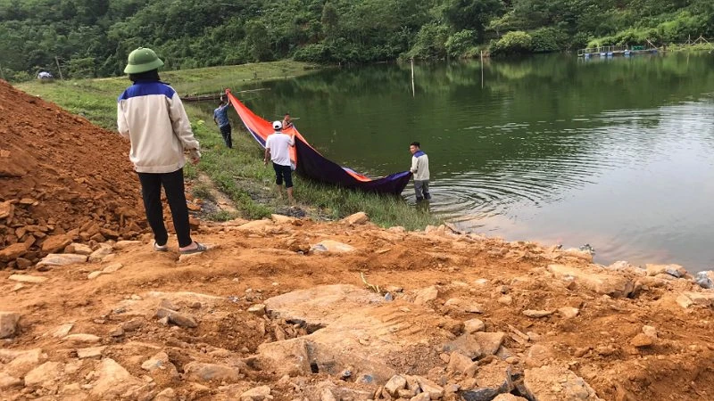 Triển khai kịp thời phương án khắc phục sự cố xói lở công trình hồ Nà Tằm, xã Cao Sơn, huyện Đà Bắc, Hòa Bình.