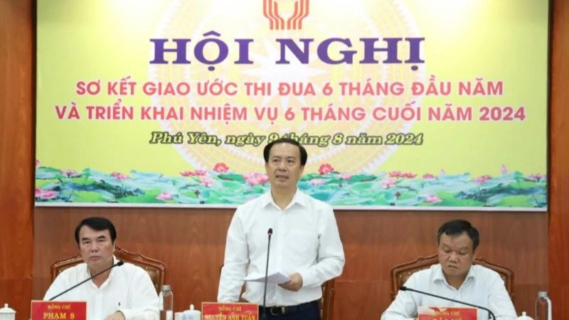 Đồng chí Nguyễn Anh Tuấn, Phó Trưởng Ban Thi đua khen thưởng Trung ương phát biểu chỉ đạo tại Hội nghị.