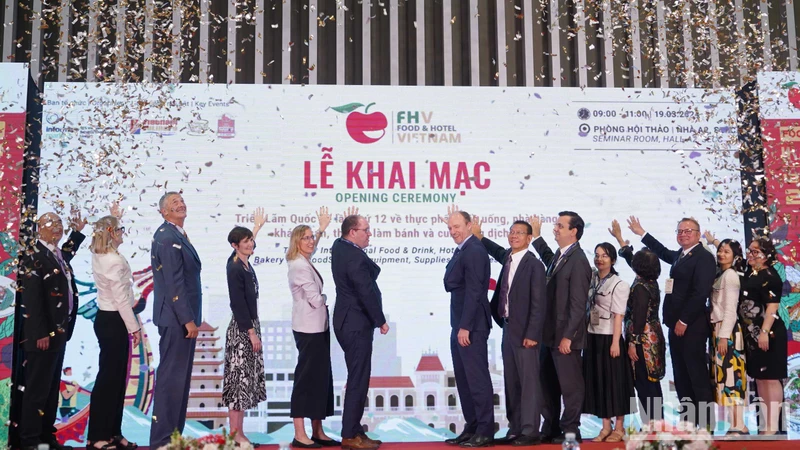 Các đại biểu khai mạc Triển lãm quốc tế Food và Hotel Vietnam 2024. 