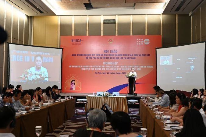 Toàn cảnh hội thảo "Chia sẻ kinh nghiệm vận hành và nhân rộng mô hình Trung tâm dịch vụ một cửa hỗ trợ phụ nữ và trẻ em bị bạo lực tại Việt Nam".