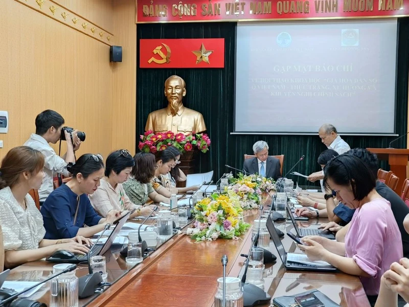 Họp báo thông tin về Hội thảo khoa học “Già hóa dân số Việt Nam - Thực trạng, xu hướng và khuyến nghị chính sách”.