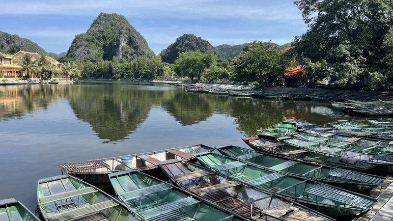 Một góc bến thuyền tại xã Ninh Hải, huyện Hoa Lư (Ninh Bình) trong những ngày tạm dừng đón khách. (Ảnh: Xuân Trường)
