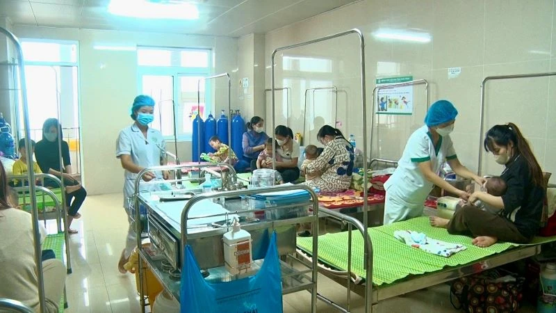 Bệnh nhi nhập viện do cúm A có xu hướng tăng tại Ninh Bình. (Ảnh: Yến Trinh)