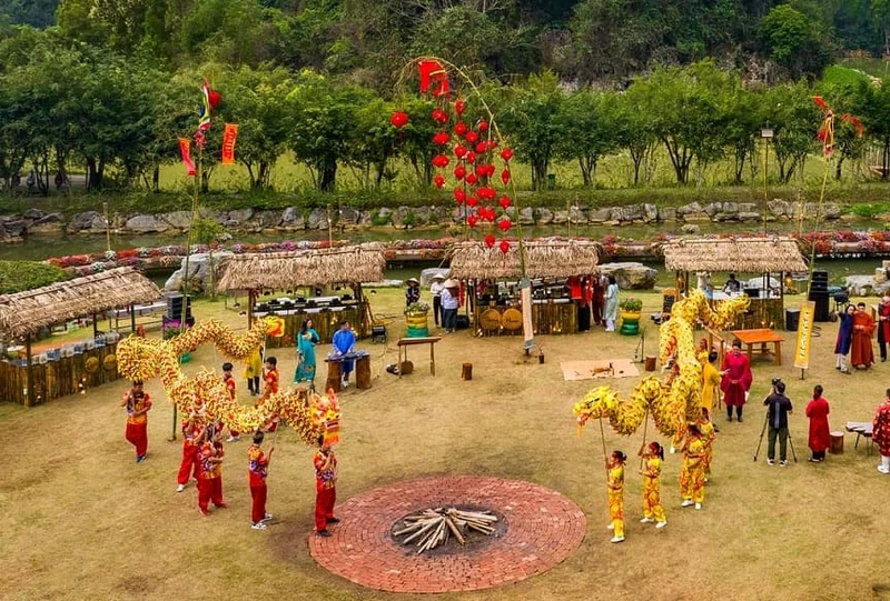 Tái hiện Tết xưa tại khu du lịch sinh thái Thung Nham Ninh Bình. (Ảnh: Trường Huy)