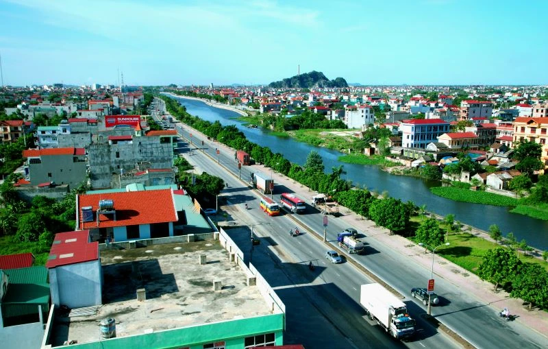 Một góc thành phố Ninh Bình sau 30 năm tái lập tỉnh. (Ảnh: THẾ MINH)