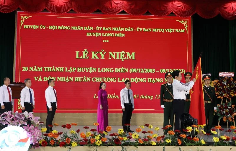 Huyện Long Điền đã đón nhận Huân chương Lao động hạng Nhì.