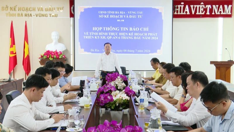 Ông Lê Ngọc Linh, Giám đốc Sở Kế hoạch và Đầu tư tỉnh Bà Rịa-Vũng Tàu phát biểu tại buổi họp báo.