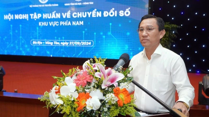 Giám đốc Sở Thông tin và Truyền thông tỉnh Bà Rịa-Vũng Tàu Đỗ Hữu Hiền phát biểu tại hội nghị.