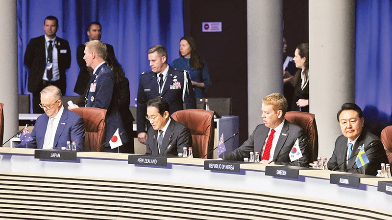 Thủ tướng Australia Anthony Albanese, Thủ tướng Nhật Bản Fumio Kishida, Thủ tướng New Zealand Chris Hipkins và Tổng thống Hàn Quốc Yoon Suk Yeol tham dự Hội nghị thượng đỉnh NATO ở Vilnius, Lithuania 12/7/2023.
