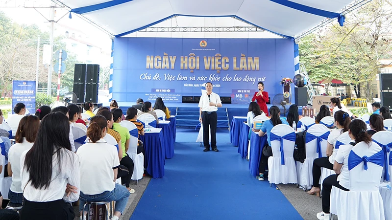 Ngày hội việc làm chủ đề Việc làm và sức khỏe cho lao động nữ tại Bắc Ninh. 