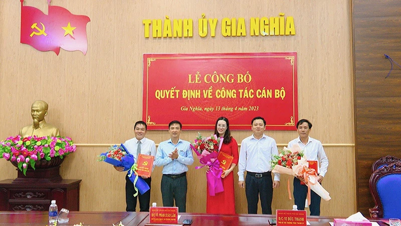 Thành ủy Gia Nghĩa tổ chức lễ công bố quyết định về công tác cán bộ.