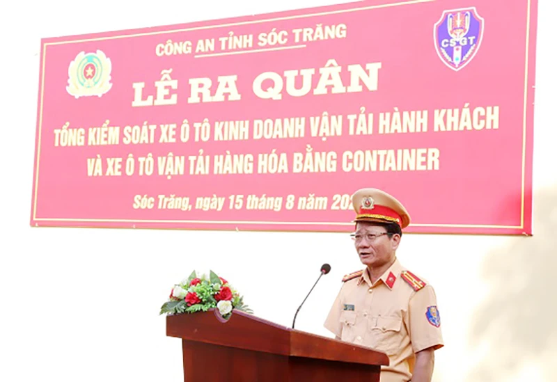 Thượng tá Phạm Quốc Khái, Trưởng phòng Cảnh sát giao thông, Công an tỉnh Sóc Trăng, phát biểu tại lễ ra quân.