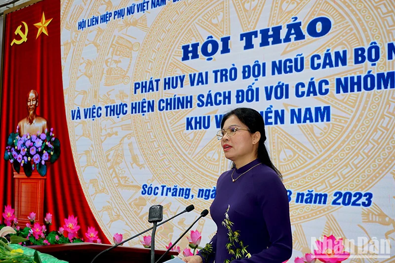 Đồng chí Hà Thị Nga, Ủy viên Trung ương Đảng, Chủ tịch Hội Liên hiệp Phụ nữ Việt Nam phát biểu khai mạc hội thảo.