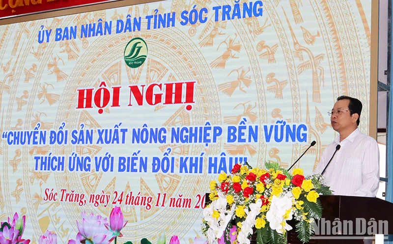 Phó Chủ tịch Ủy ban nhân dân tỉnh Sóc Trăng Vương Quốc Nam phát biểu tại hội nghị