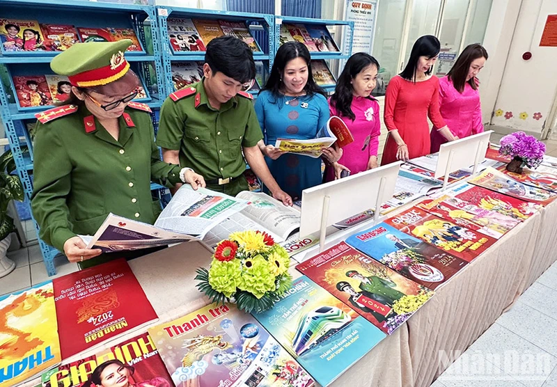 Hội báo Xuân trưng bày gần 350 ấn phẩm là tạp chí, báo Xuân Giáp Thìn 2024