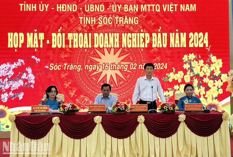 Bí thư Tỉnh ủy Sóc Trăng Lâm Văn Mẫn ghi nhận ý kiến, kiến nghị của doanh nghiệp.