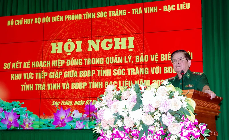 Đại tá Trịnh Kim Khâm, Chỉ huy trưởng Bộ đội Biên phòng tỉnh Sóc Trăng phát biểu kết luận tại hội nghị.