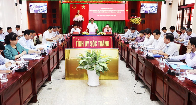 Bí thư Tỉnh ủy Sóc Trăng Lâm Văn Mẫn chỉ đạo hội nghị.