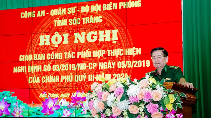 Đại tá Trịnh Kim Khâm, Chỉ huy trưởng Bộ đội Biên phòng tỉnh Sóc Trăng, phát biểu tại hội nghị.