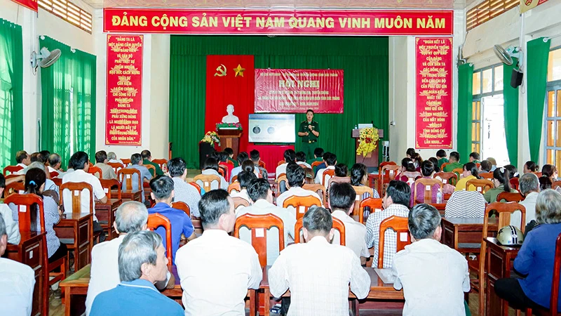 Thông tin chống khai thác hải sản bất hợp pháp, không báo cáo và không theo quy định IUU cho nhân dân huyện Cù Lao Dung.