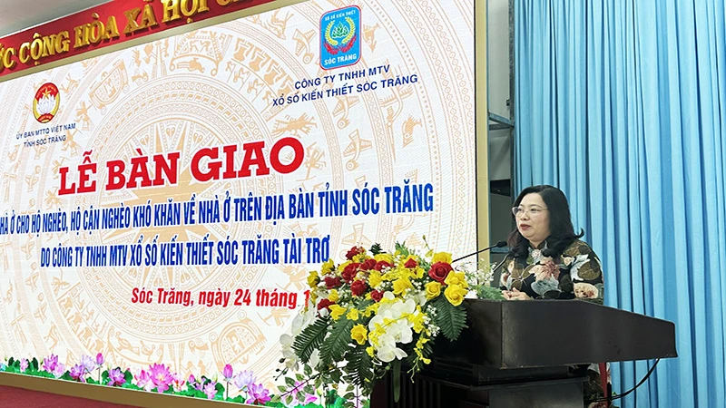 Phó Bí thư Thường trực Tỉnh ủy Sóc Trăng Hồ Thị Cẩm Đào kêu gọi chung tay xóa nhà tạm cho người nghèo.