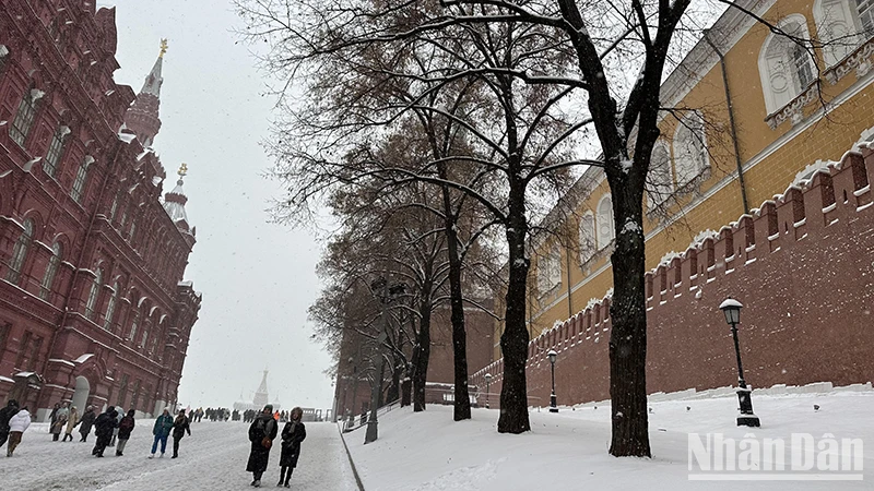 Quảng trường Đỏ ở thủ đô Moskva vẫn tấp nập người qua lại kể cả những ngày giá rét mùa đông.