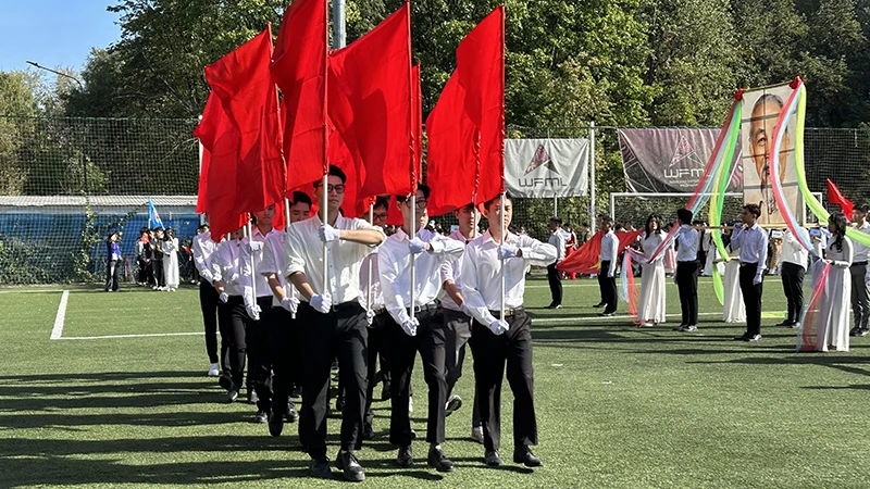 Diễu hành trong lễ khai mạc Đại hội Thể thao sinh viên Việt Nam toàn Nga 2024. (Ảnh: THÙY VÂN)