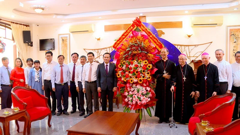 Phó Thủ tướng Trần Lưu Quang chúc mừng Giáng sinh 2023 tại Tòa Giám mục Giáo phận Xuân Lộc.