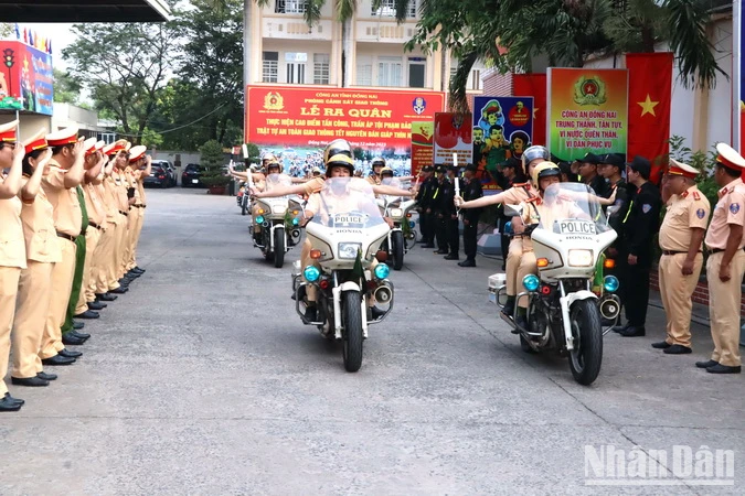 Lực lượng Cảnh sát giao thông ra quân thực hiện đợt cao điểm.