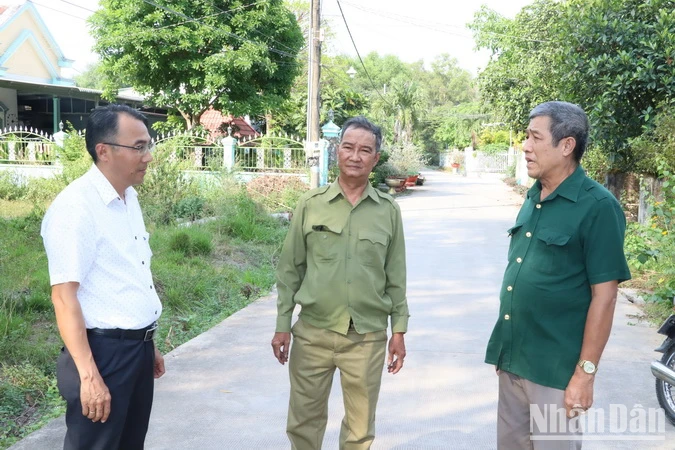 Người dân thuộc diện di dời dự án đường vành đai 3, đoạn thuộc xã Vĩnh Thanh, huyện Nhơn Trạch (tỉnh Đồng Nai) bắt đầu nhận tiền bồi thường.