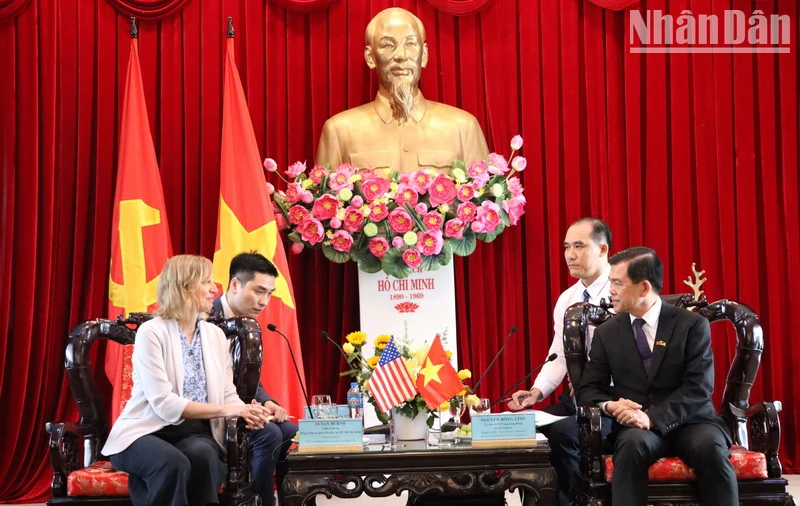 Bí thư Tỉnh ủy Đồng Nai Nguyễn Hồng Lĩnh chủ trì tiếp bà Susan Buns, Tổng Lãnh sự Hoa Kỳ tại Thành phố Hồ Chí Minh.