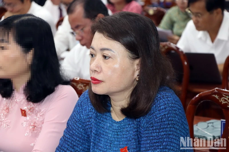 Phó Bí thư Huyện ủy, Chủ tịch Ủy ban nhân dân huyện Nhơn Trạch Nguyễn Thị Giang Hương tại kỳ họp Hội đồng nhân dân tỉnh Đồng Nai, tháng 4/2024.