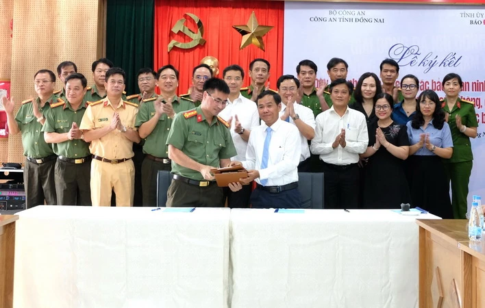 Lãnh đạo Báo Đồng Nai và Công an tỉnh Đồng Nai ký kết Quy chế phối hợp tăng cường công tác tuyên truyền.