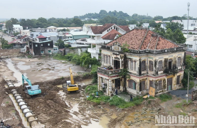 Nhiều ý kiến đề nghị cần tính toán phương án bảo tồn căn biệt thự cổ 100 năm tuổi.