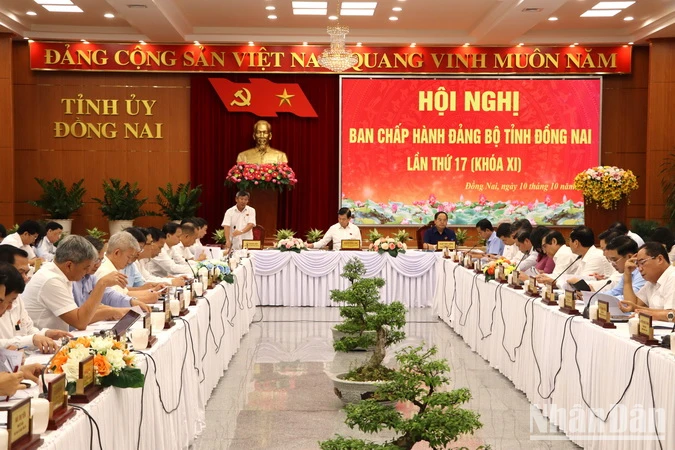 Quang cảnh hội nghị Ban Chấp hành Đảng bộ tỉnh Đồng Nai lần thứ 17 (khóa XI).