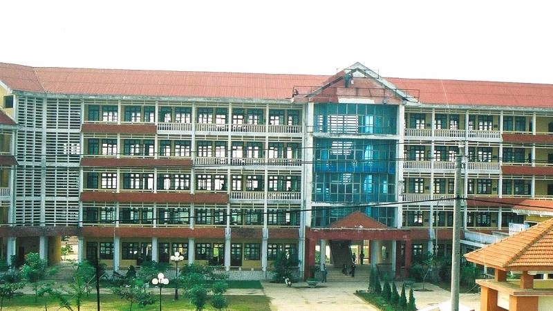 Trường đại học Quảng Bình hiện có chưa đến 400 sinh viên thuộc diện nộp học phí cho nên nguồn thu của trường gặp nhiều khó khăn.